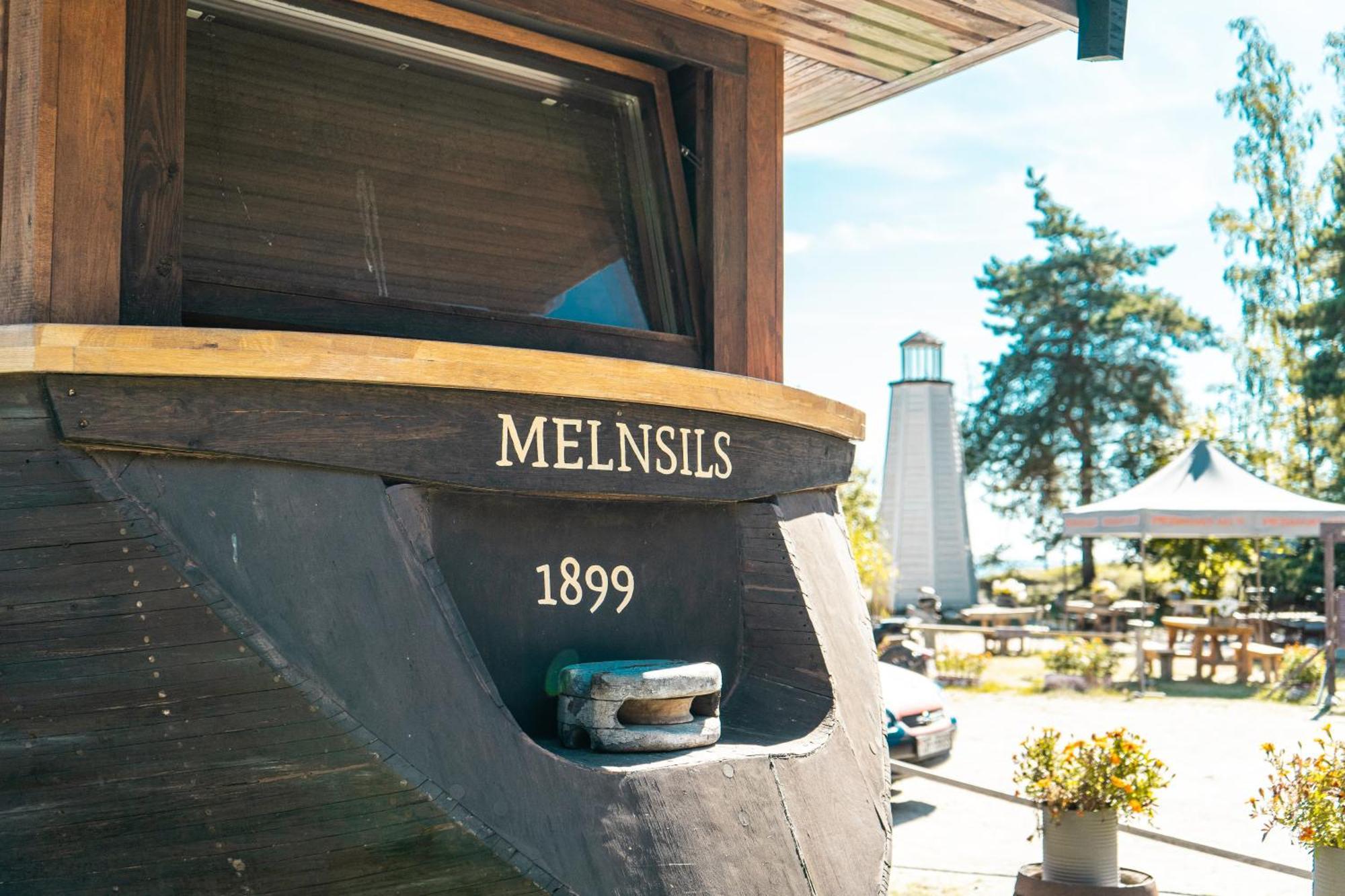 Viesu Nams Melnsils Hotel Kültér fotó